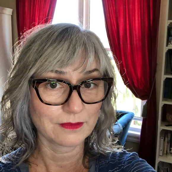Meet your Posher, Carolyn - Picture 1 of 2